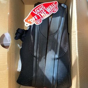 *BRAND NEW* Original Authentic Black Vans KIDS 13